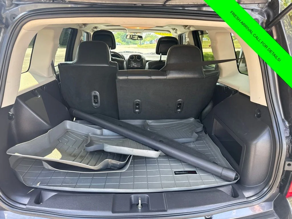 Used 2016 Crystal Metallic Jeep Latitude image 10
