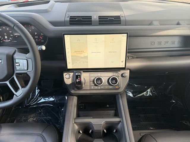 New 2026 Tasman Blue LAND ROVER S image 15