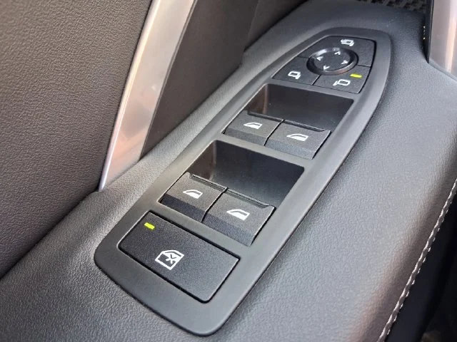 Used 2026 Beige BMW xDrive28i image 9