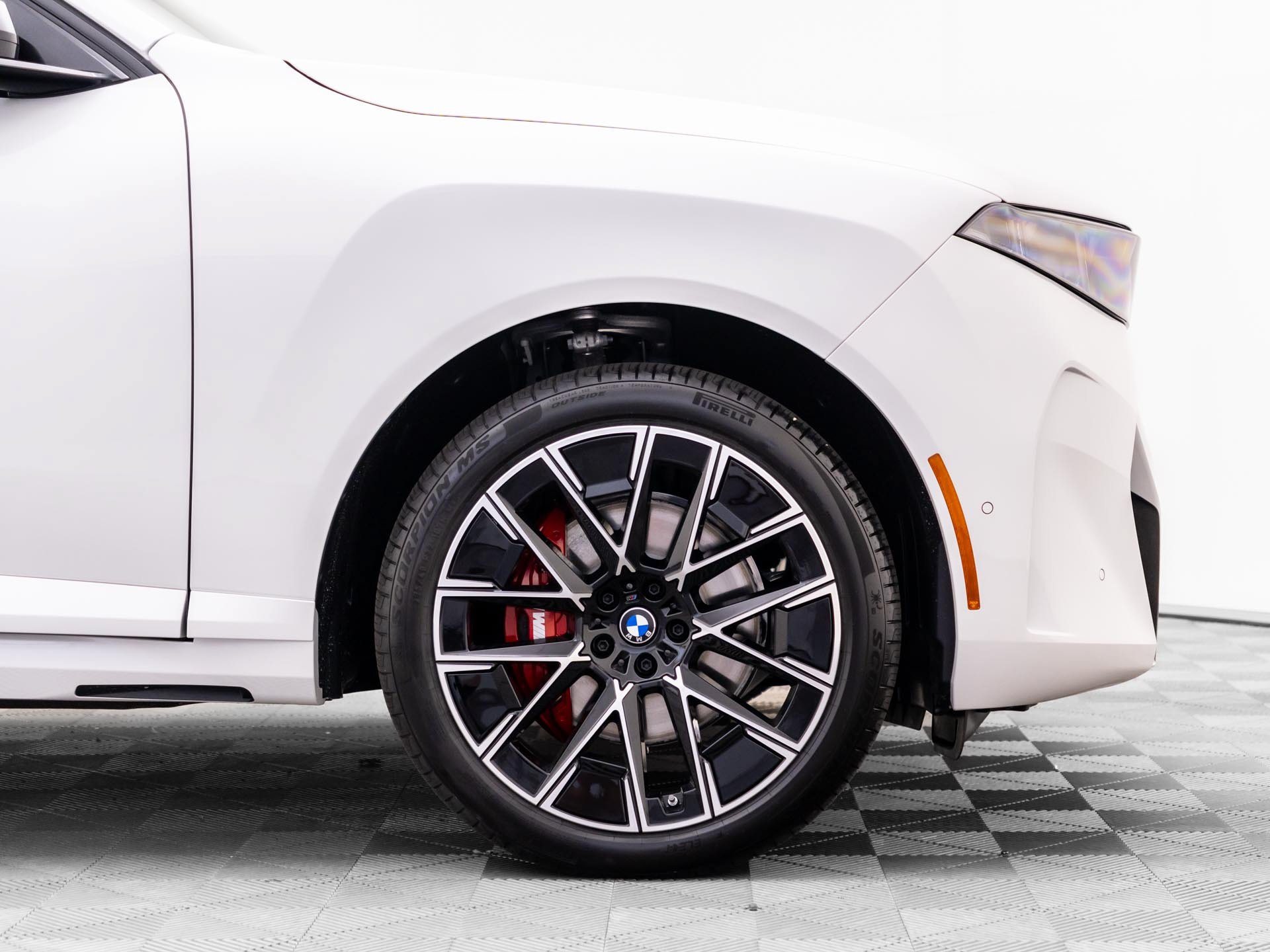 New 2027 Mineral White Metallic BMW 40 image 31