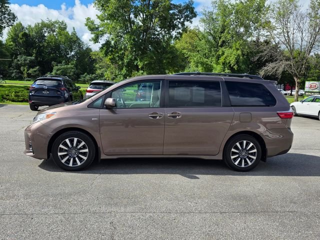 Used 2018 Walnut Toyota LE image 5