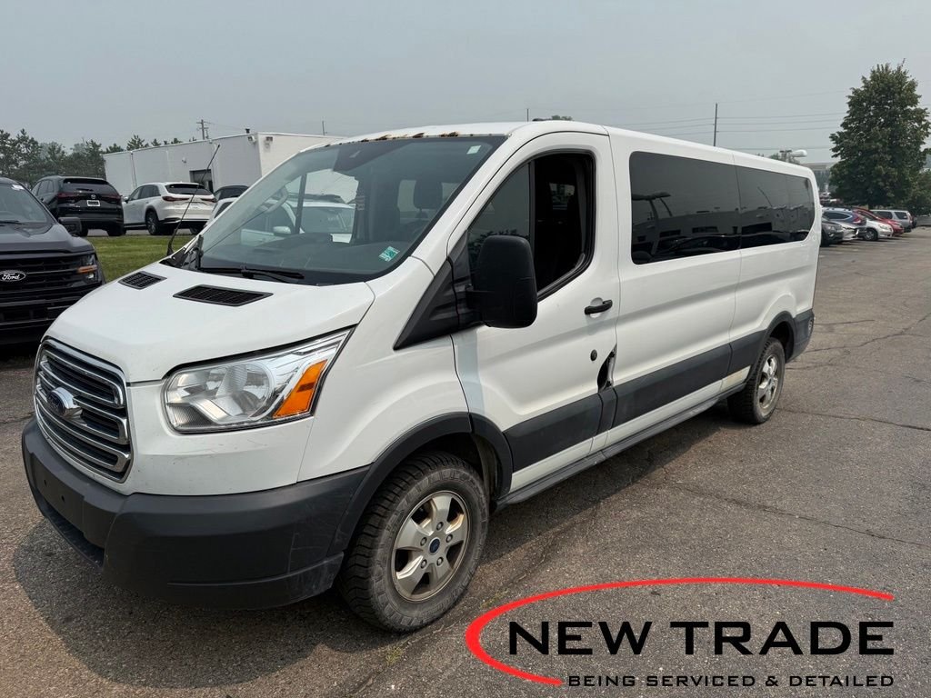 Used 2017 White Ford XLT image 1