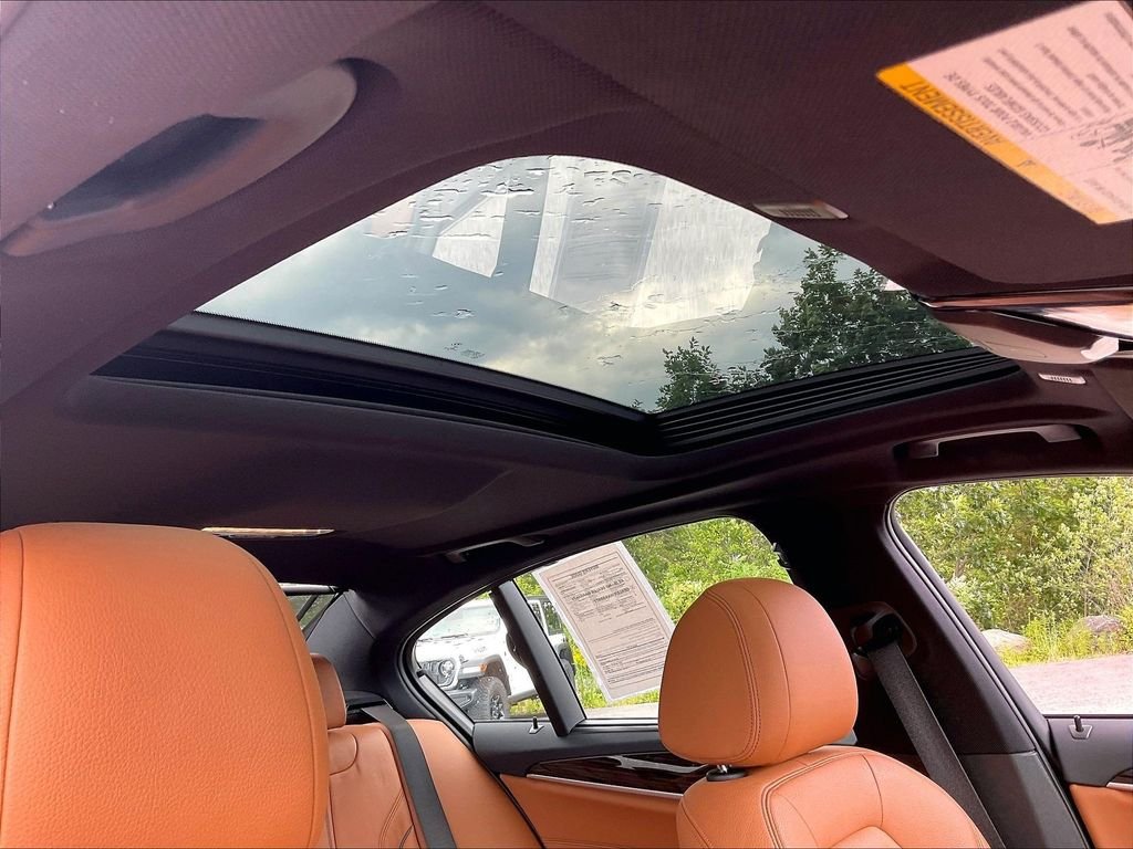 Used 2019 Alpine White BMW 540i xDrive image 21