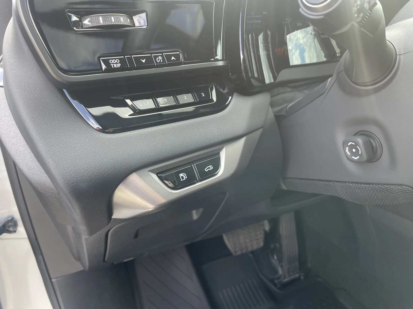 Used 2025 Iridium Lexus Luxury image 20