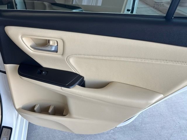 Used 2017 White Toyota XLE image 17