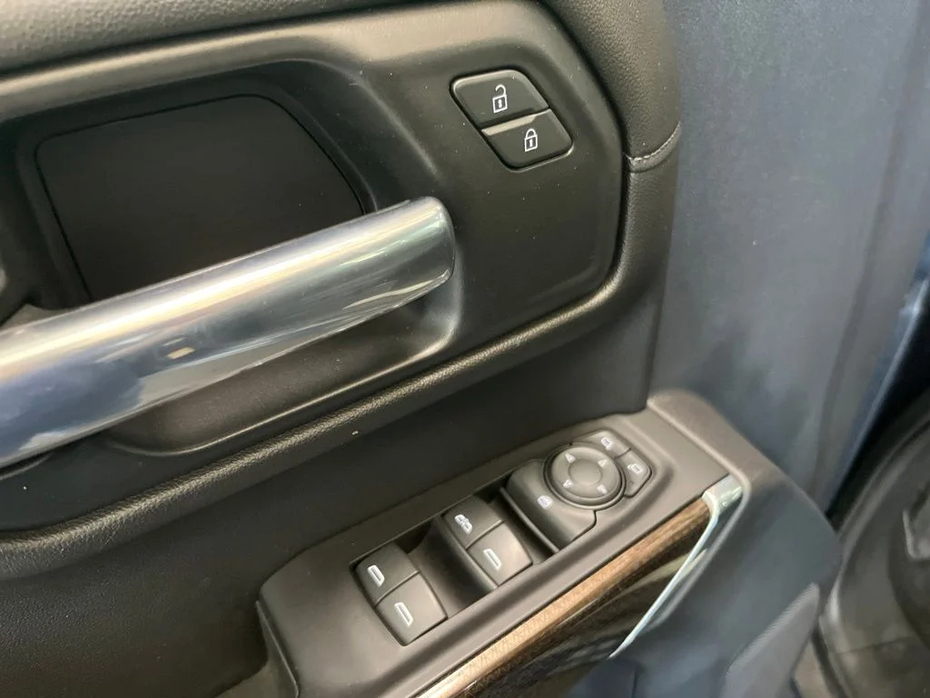 Used 2020 Blue Metallic Chevrolet LT image 4