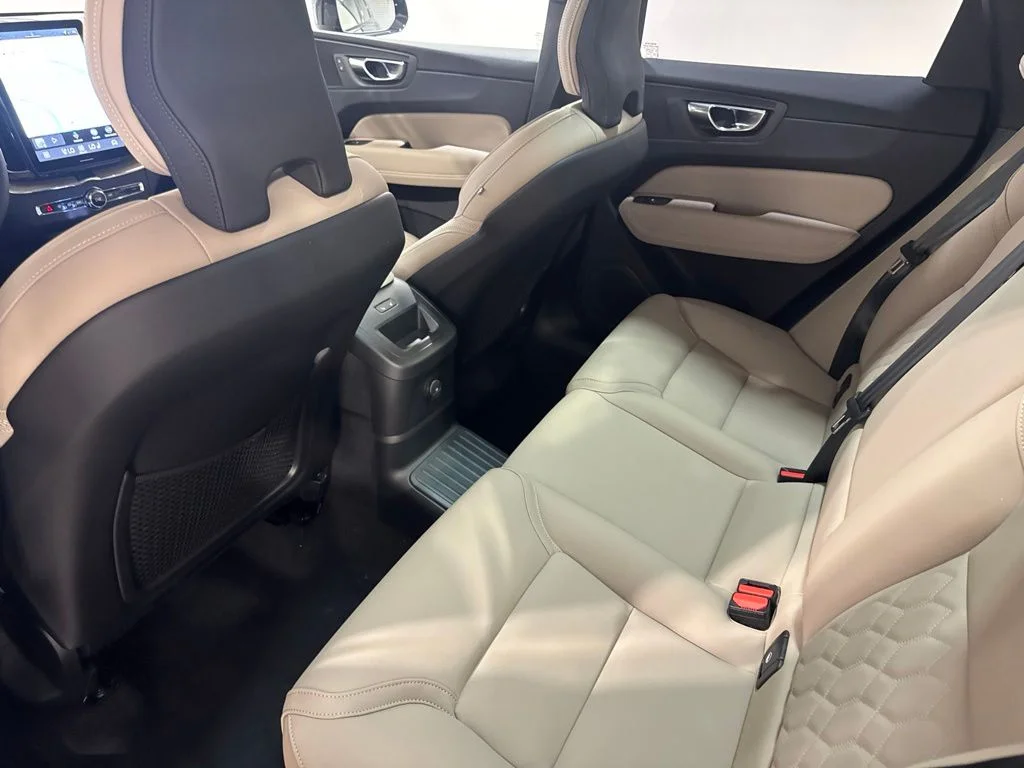 New 2026 Onyx Black Metallic Volvo T8 Plus image 21