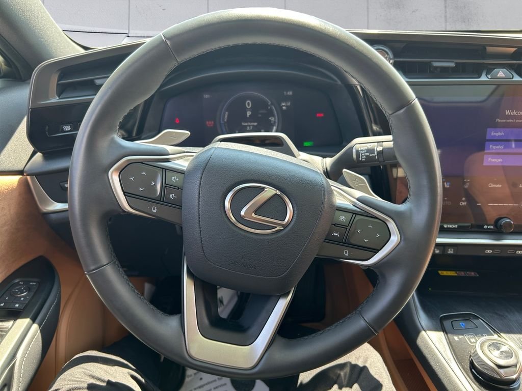 Used 2023 White Lexus 450e Luxury image 9