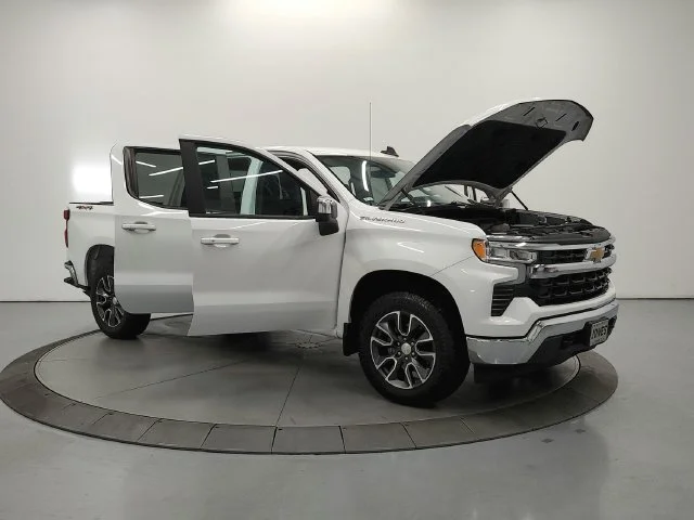 Used 2023 White Chevrolet LT image 10