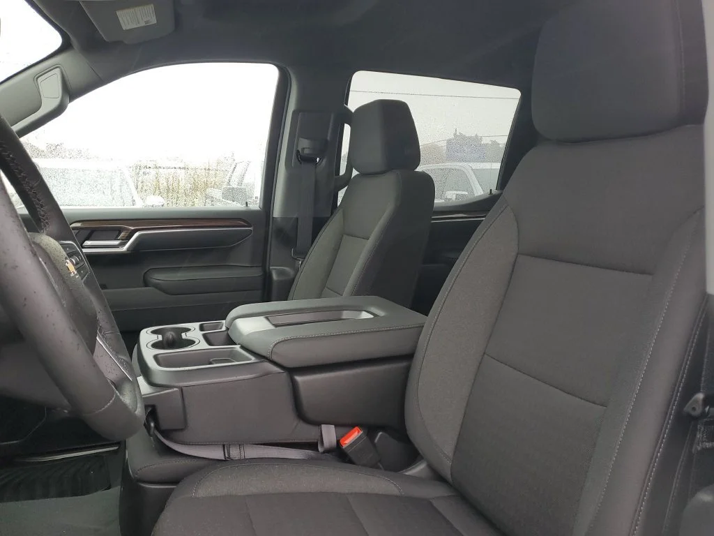 New 2026 Summit White Chevrolet LT (2FL) image 5