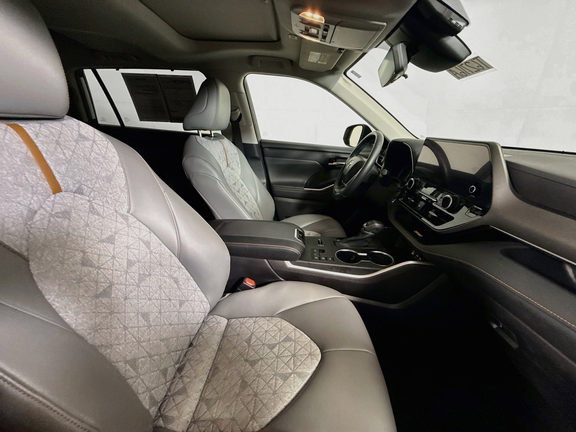 Used 2023 Wind Chill Pearl Toyota Hybrid Bronze Edition image 26