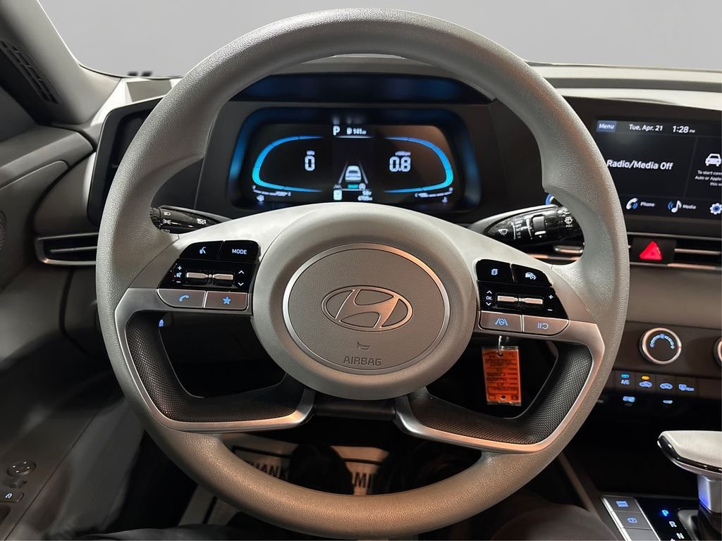 Certified Used 2025 White Hyundai SE image 23