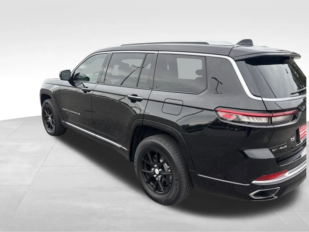 Used 2021 Black Jeep Summit image 3