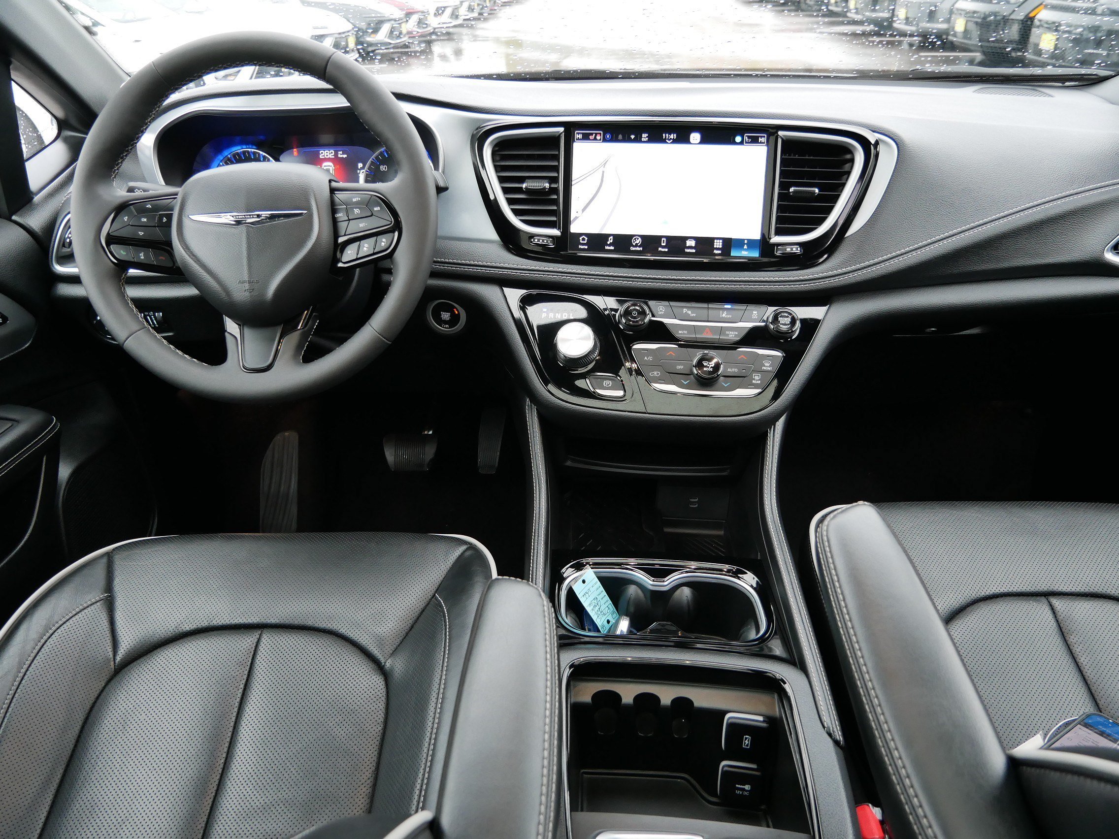 2026 Chrysler Pacifica Limited - Photo 10