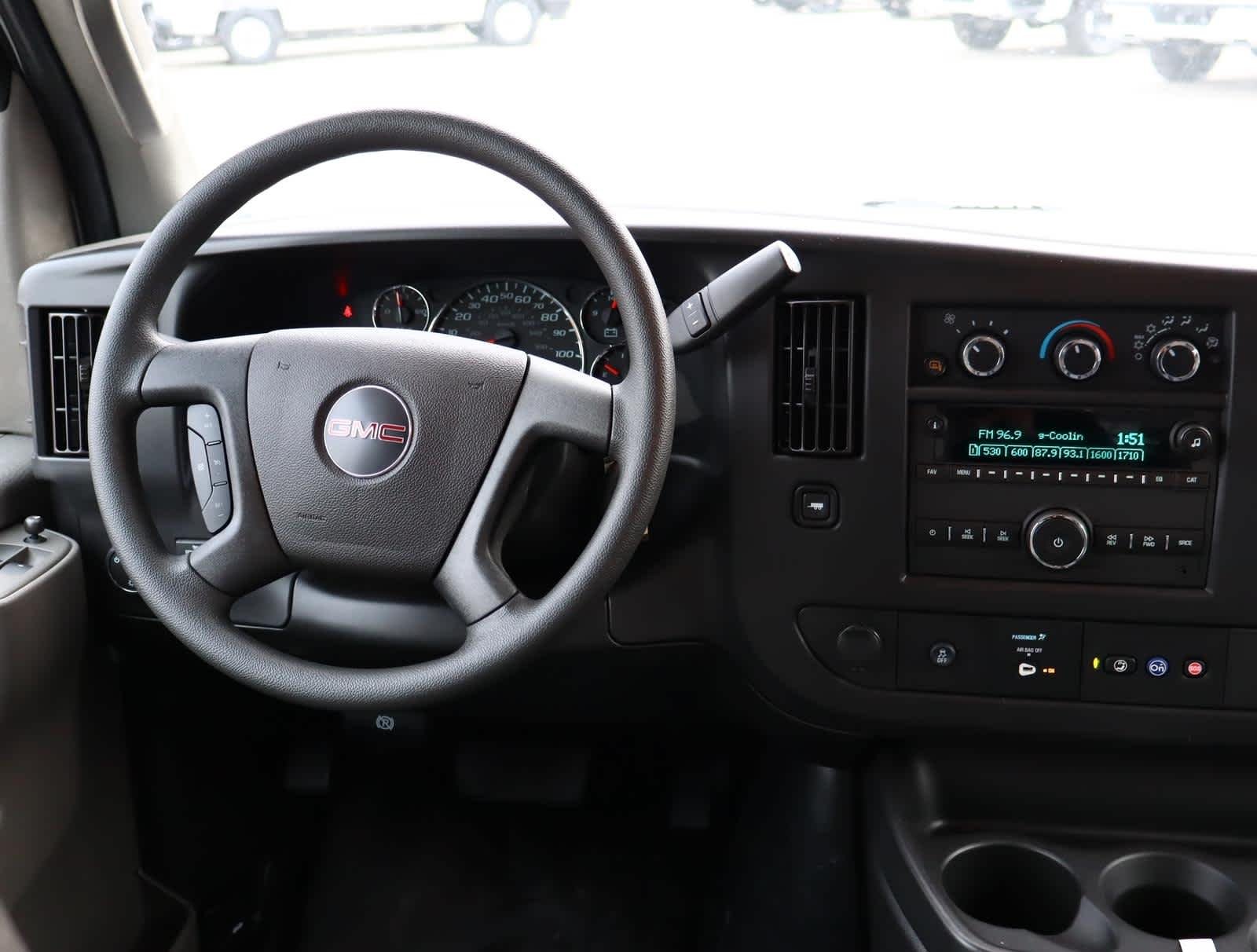 2025 GMC Savana Cargo Work Van - Photo 19