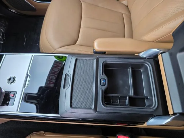 Used 2025 Ostuni Pearl Wht Prem Met Land Rover Autobiography image 30