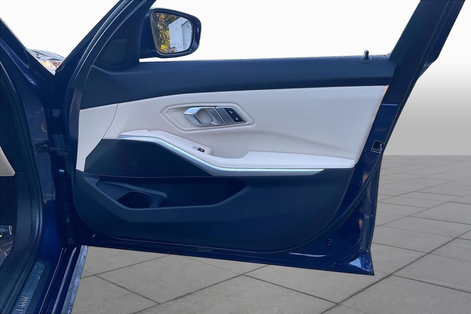 Used 2019 Mediterranean Blue Metallic BMW 330i xDrive image 22