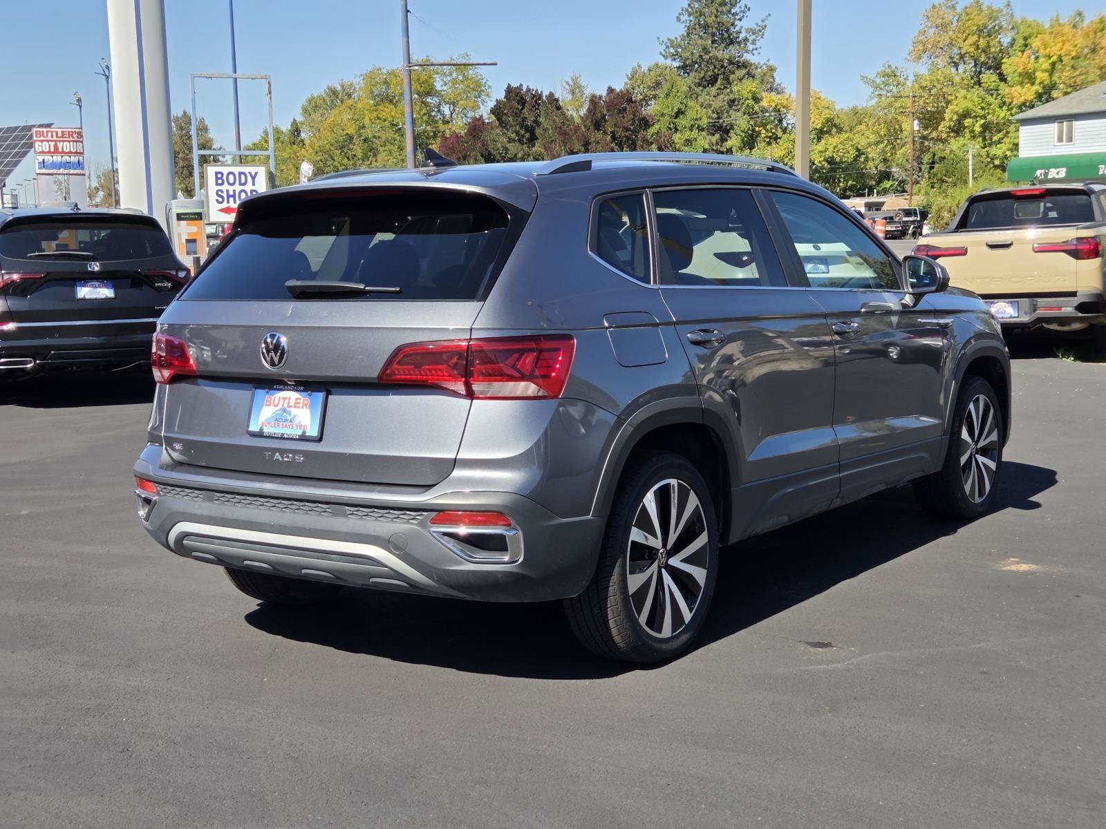 Used 2024  Volkswagen SE image 5