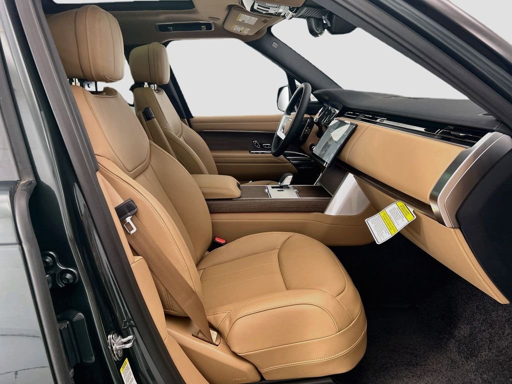 New 2026 Belgravia Green Land Rover SE image 19
