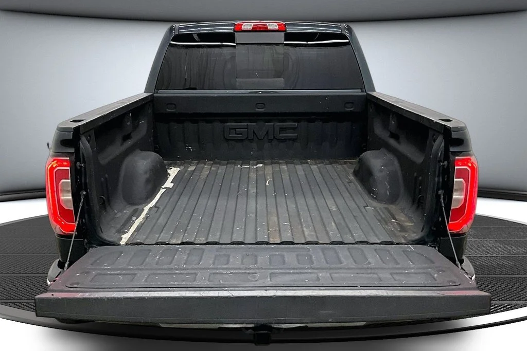 Used 2018 Gray GMC SLT image 7