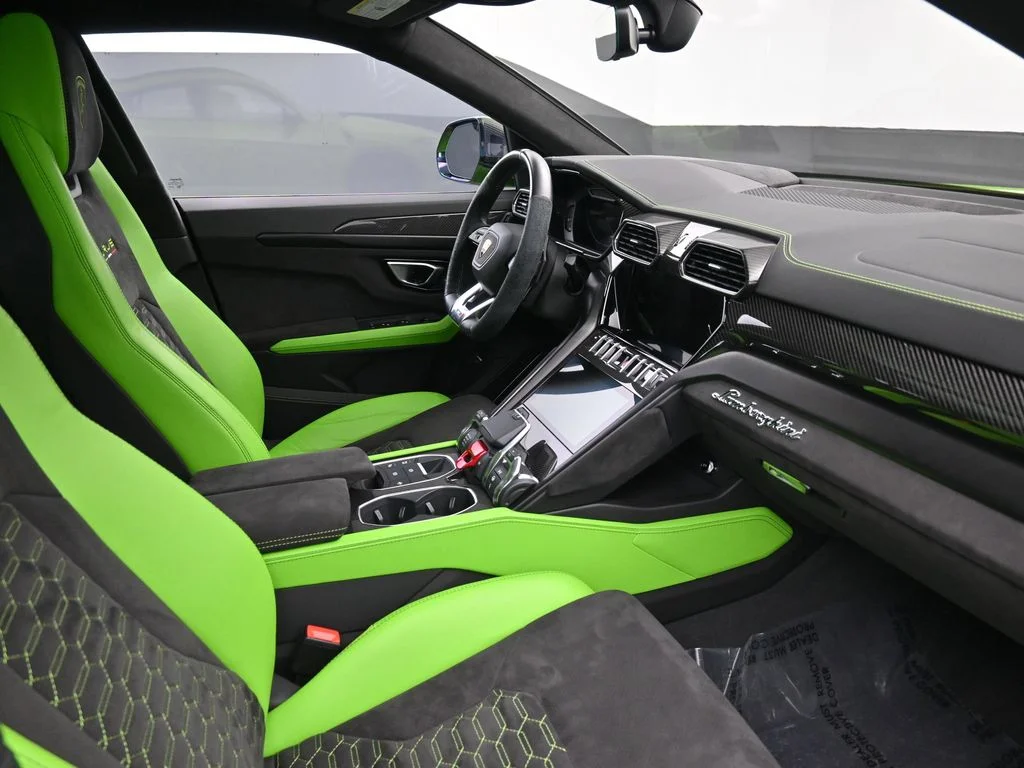 Used 2022 Green Lamborghini  image 2