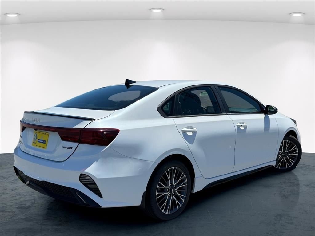 Used 2023 White Kia GT-Line image 9