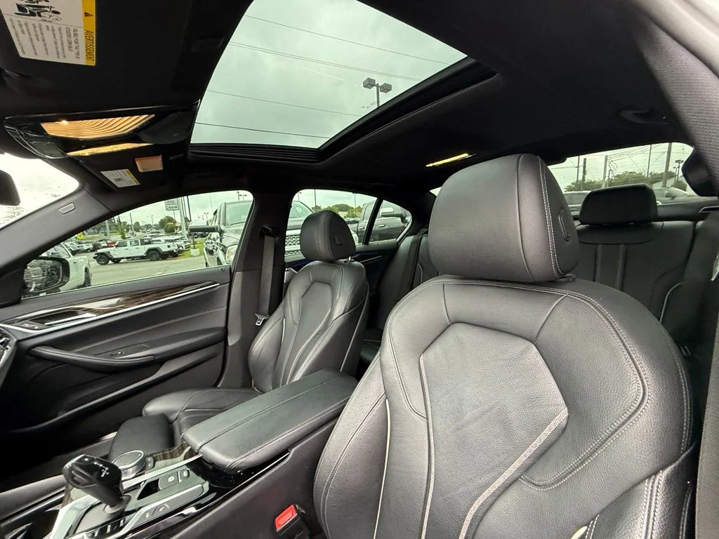 Used 2018 White BMW 530e iPerformance image 13