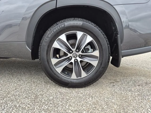 Used 2022 Gray Toyota XLE image 9