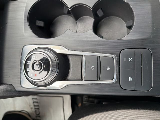 Used 2022 White Ford SE image 21