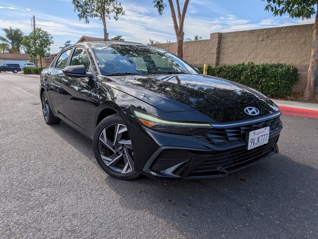 Certified Used 2025 Black Hyundai SEL Sport image 1