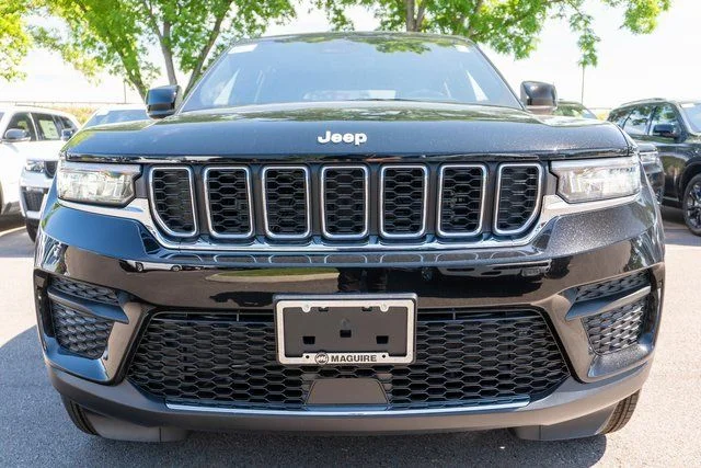New 2026 Diamond Black Crystal Pearlcoat Jeep Laredo X image 3