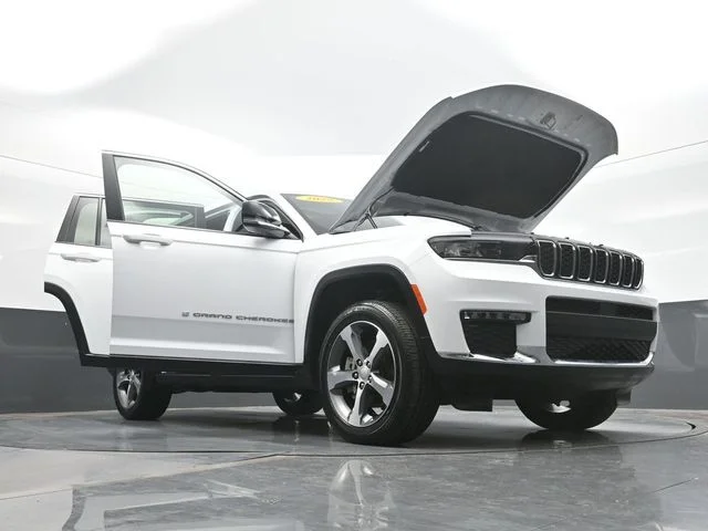 Used 2025 White Jeep Limited image 32