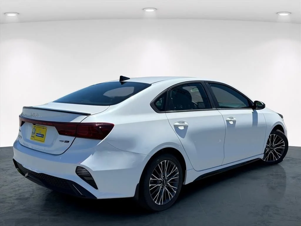 Used 2023 White Kia GT-Line image 9