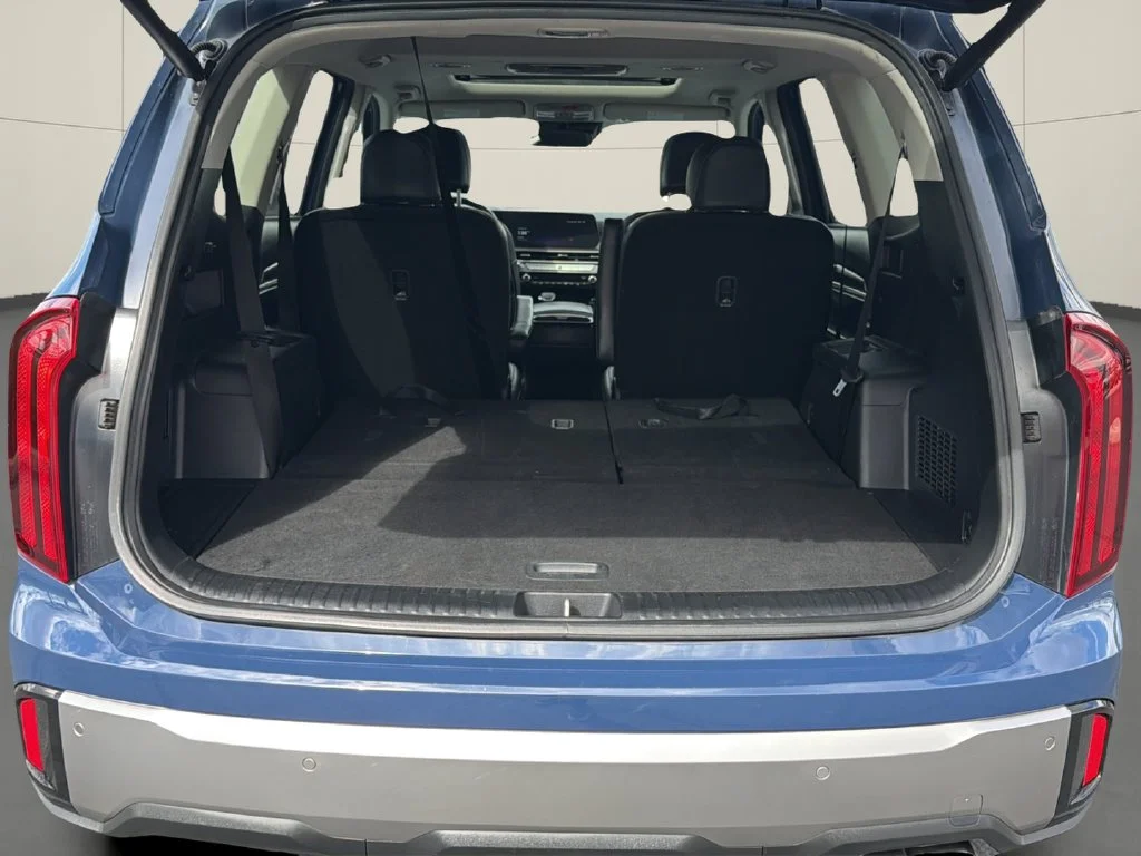 Used 2025 Black Kia S image 10