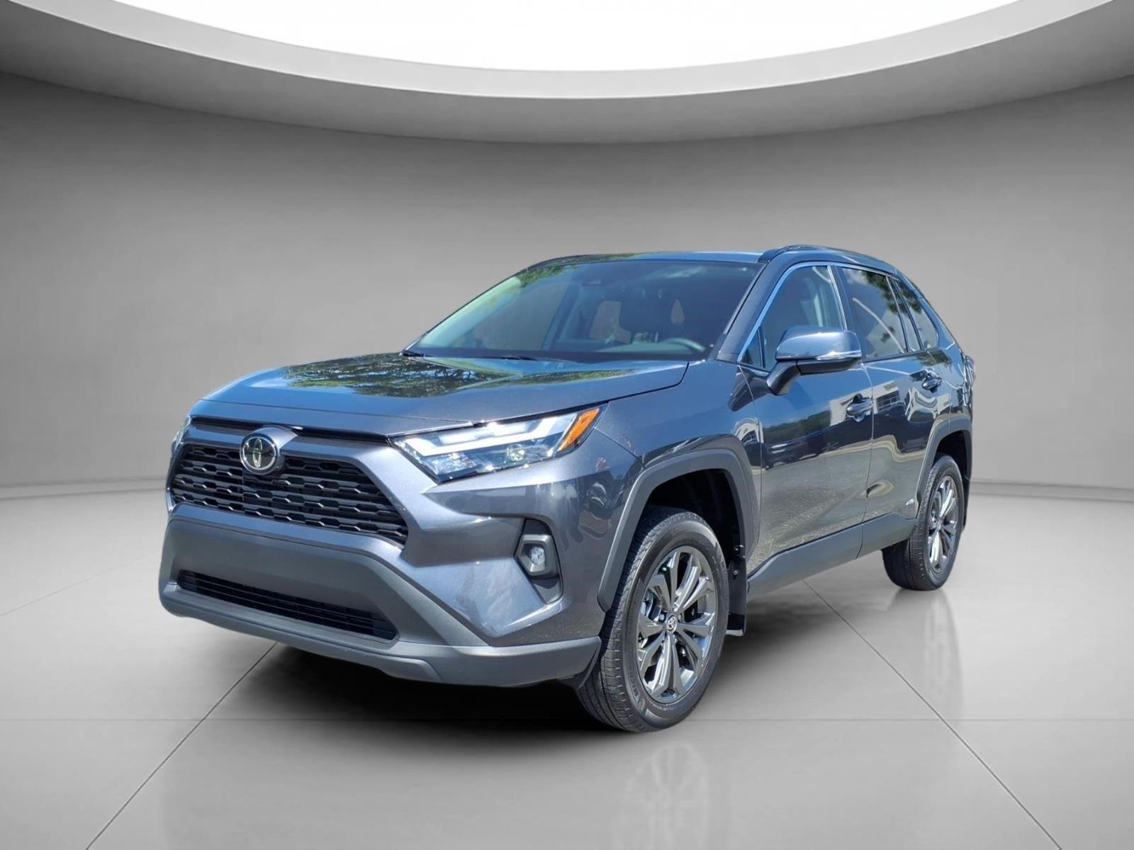 Used 2025 Magnetic Gray Metallic Toyota Hybrid XLE Premium image 1
