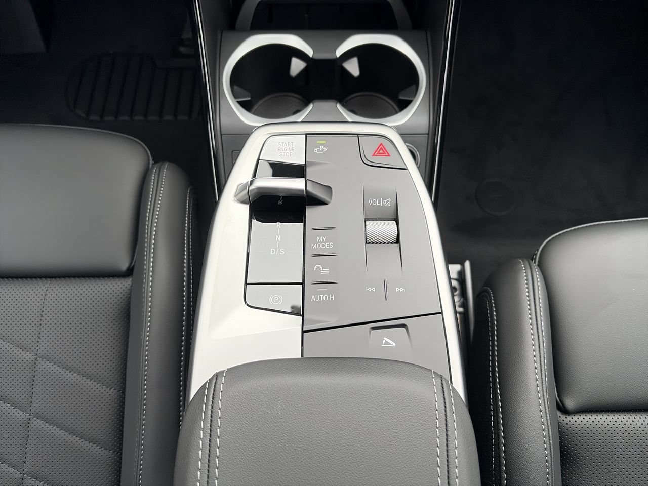 Used 2026 Black Sapphire Metallic BMW xDrive28i image 27