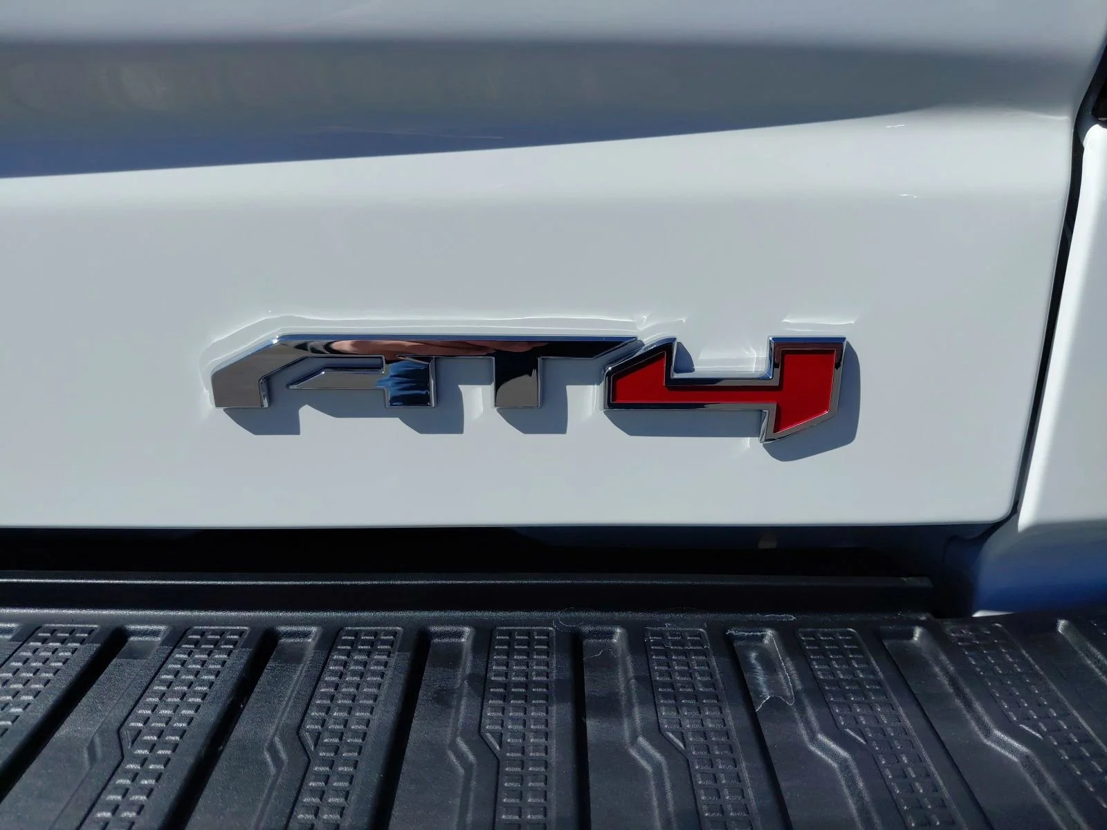 New 2026 Summit White GMC AT4 image 17