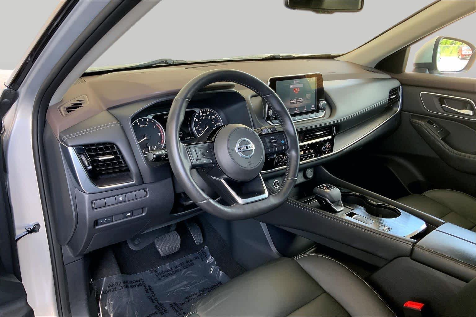 Used 2021 Brilliant Silver Metallic Nissan SL image 18