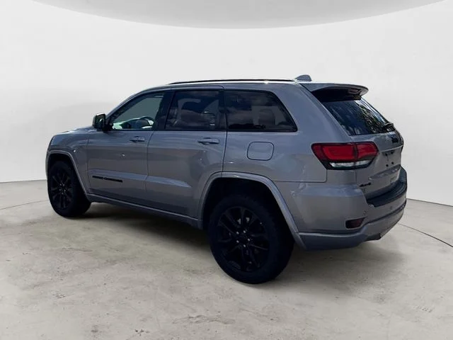 Used 2021 Silver Jeep Laredo X image 2