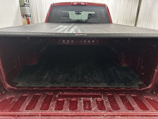 Used 2018 RED QUARTZ TINTCOAT GMC SLE image 22