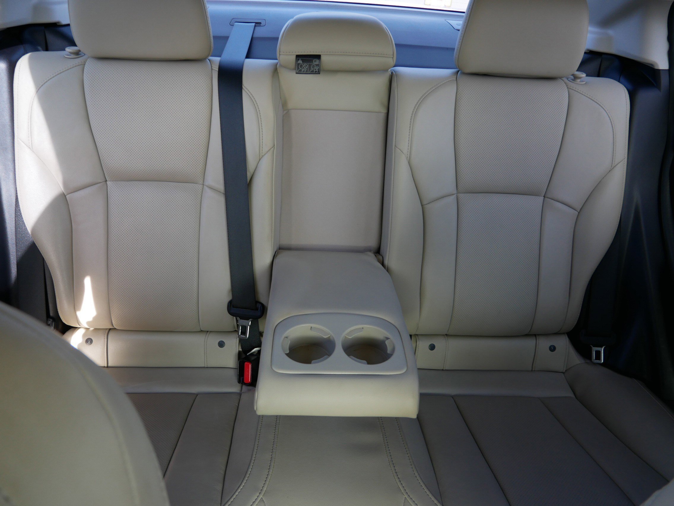 Used 2018 Crystal White Pearl Subaru Limited image 13