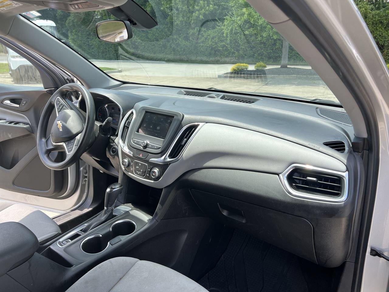 Used 2019 SILVER ICE METALLIC Chevrolet LT image 29