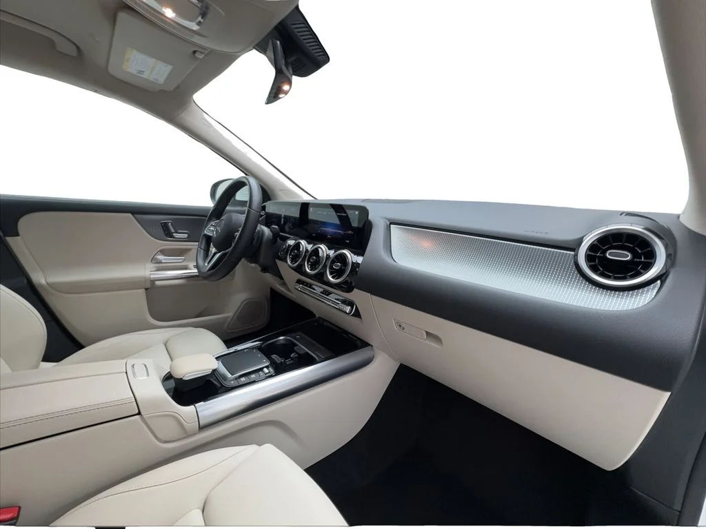Used 2022 White Mercedes-Benz GLA 250 image 28