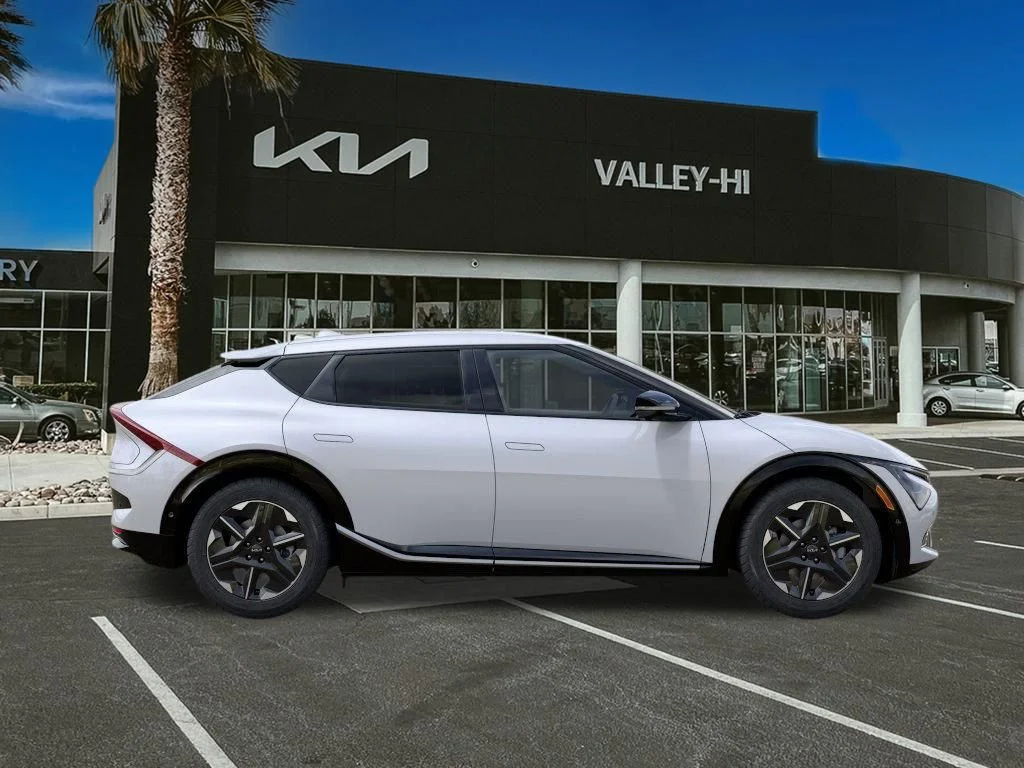 2025 Kia EV6 Wind - Photo 8