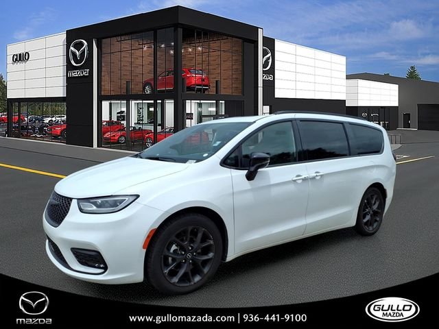 2025 Chrysler Pacifica Limited's photo