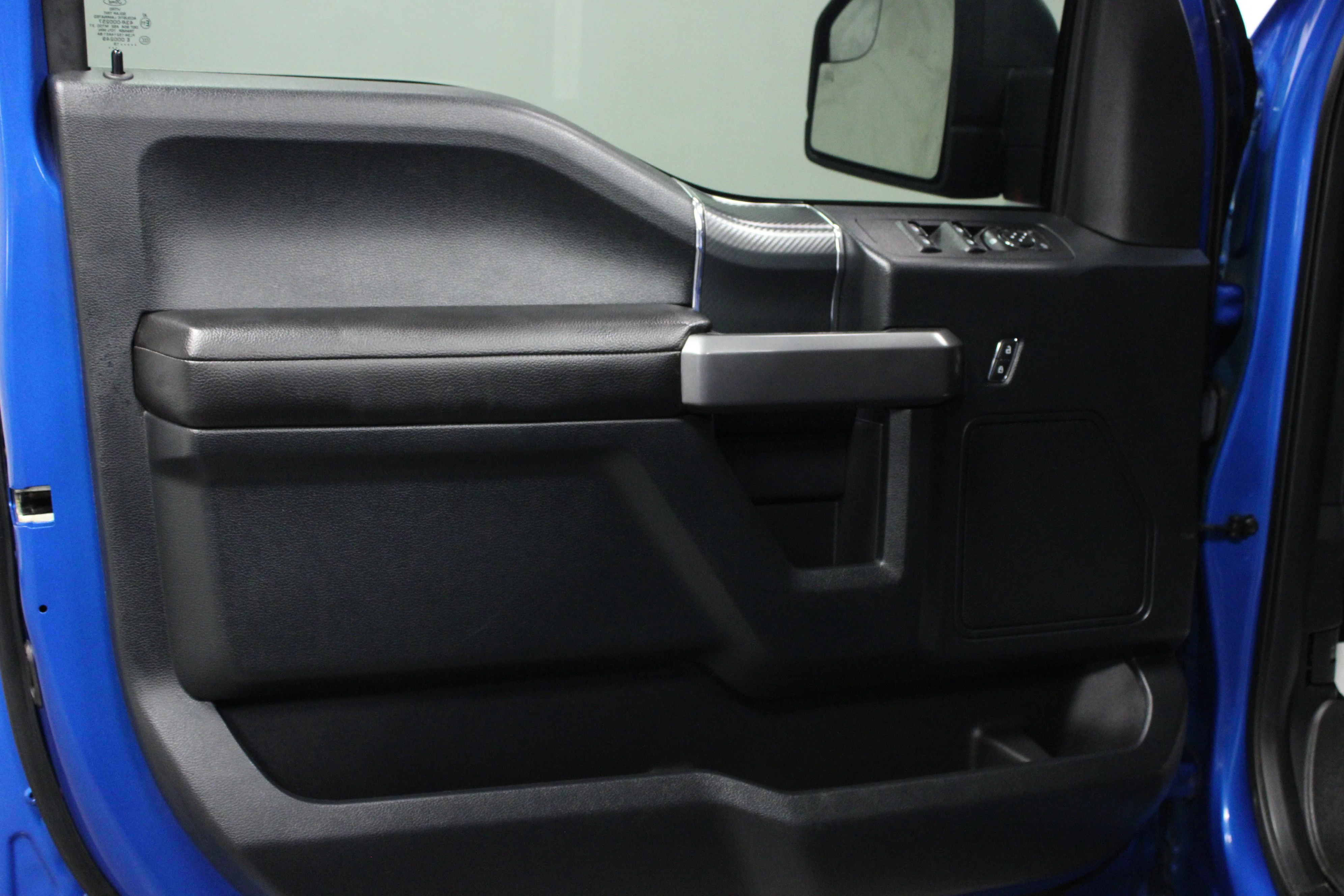 Used 2019 Velocity Blue Metallic Ford XLT image 11