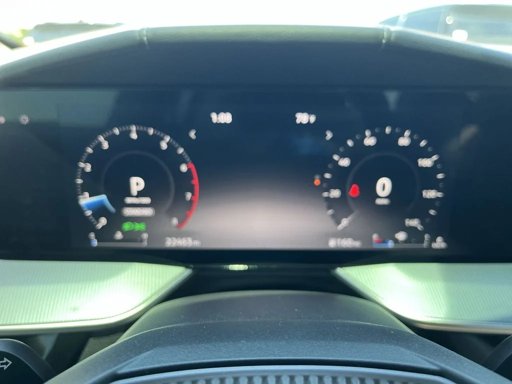 Used 2025 White Nissan Platinum image 15