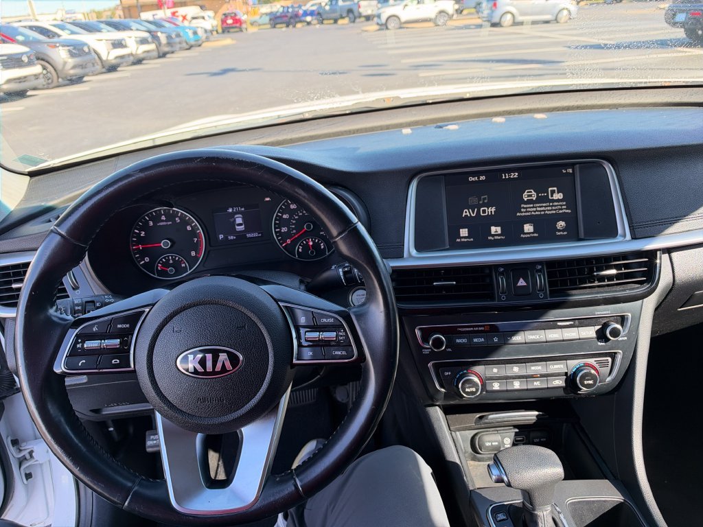 Used 2019 White Kia S image 16