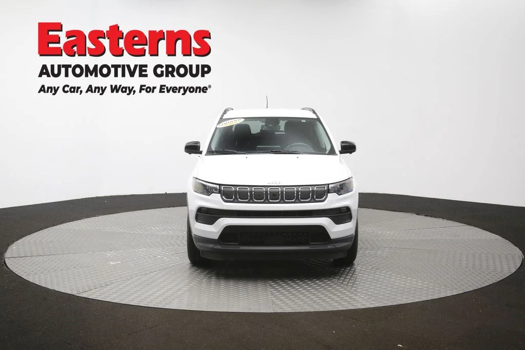 Used 2022 White Jeep Latitude image 52
