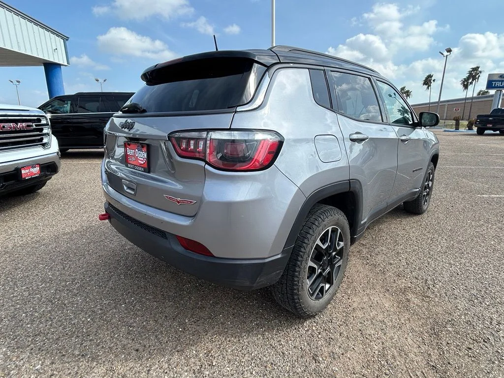 Used 2019 Silver Jeep Trailhawk image 6